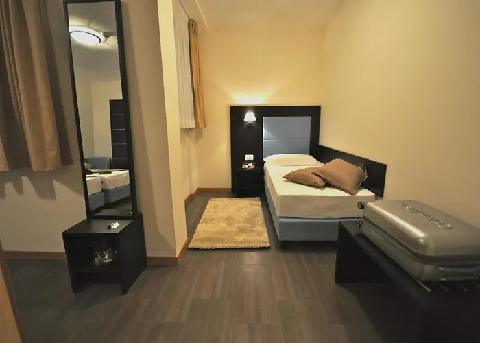 325 Tor Vergata Otel Roma